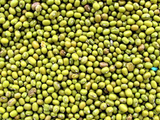 green peas were scattered