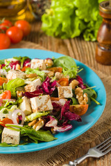 Delicious salad with tofu, tomatoes and walnuts.