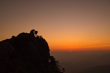 鳥を撮るカメラマン