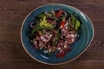 Roastbeef salad with sauce