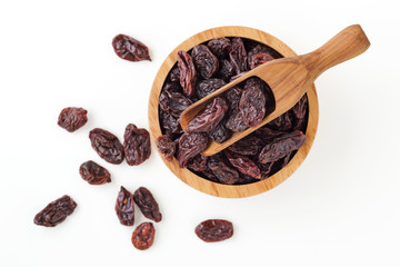 Raisins in wooden bowl