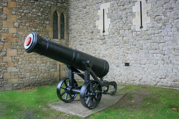 Black wheels Cannon