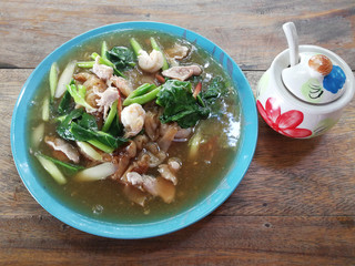 Wide Rice Noodles Pork in Thick Gravy, Thai