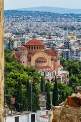 Obraz premium Thessaloniki, Greece - August 16, 2018: View of Thessaloniki and the Orthodox church of Saint Paul the Apostle. Greece.