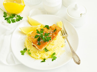 fried fish and mashed potatoes