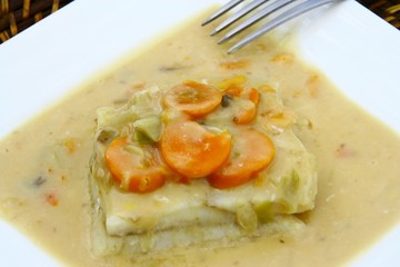 poisson blanc,aux carottes et à la sauce