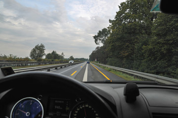 POV Auto Fahrer Perspektive geschwindigkeit autobahn baustelle engstelle gefahr schamle spur...