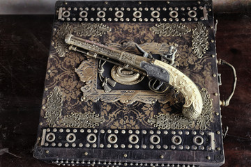 Steampunk valigetta e pistola fine 800