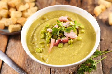 vegetable soup and crouton