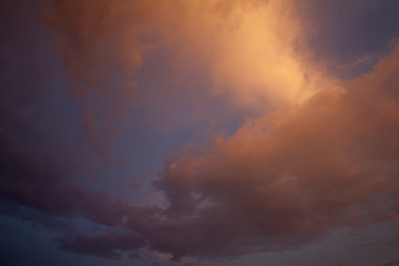 Fototapeta na wymiar Cloud warm light on the sky.