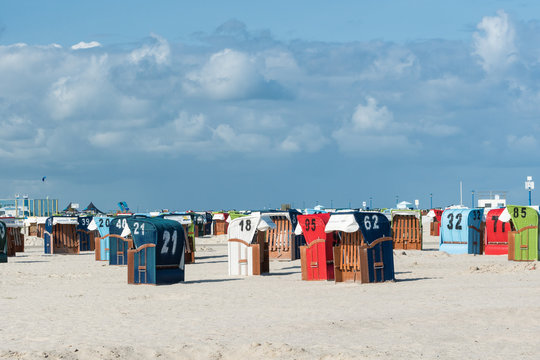 Strandk&ouml;rbe in Bensersiel in Ostfriesland