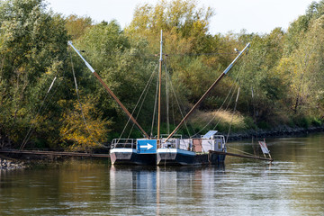 Aalschokker, ein Fischerboot, auf der Weser bei Drakenburg im Sommer