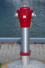 Roter Überfluthydrant
