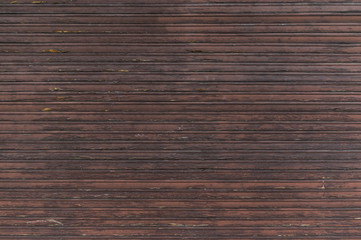 Alter großer Holzrolladen mit vielen Lamellen und abgeplatzter Farbe, Old large wooden shutters...