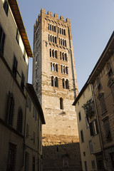 Torre de la Basílica de San Frediano en Lucca, Italia.
