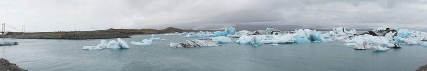 Gletscherlagune J&ouml;kuls&aacute;rl&oacute;n am Fu&szlig; des Vatnaj&ouml;kull, Island
