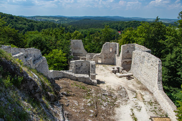Fototapeta na wymiar ruins of the castle in Smoleń