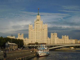 Fototapeta na wymiar Moskow-river, water walk