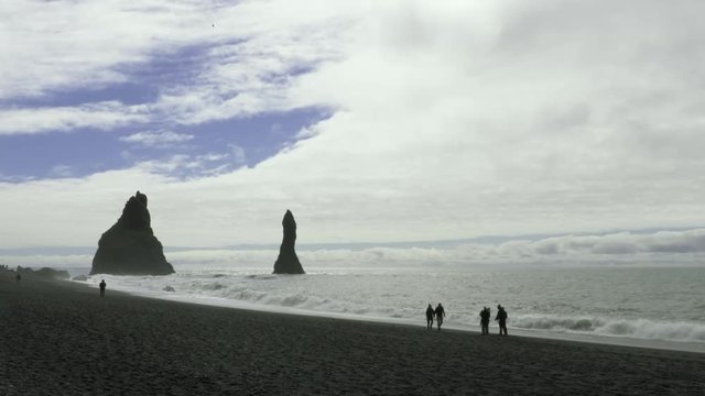 Reynisdrangar Island - schwarzer Strand