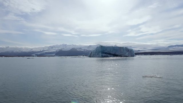 J&ouml;kuls&aacute;rl&oacute;n Geltscherlagune Island -Eisberg