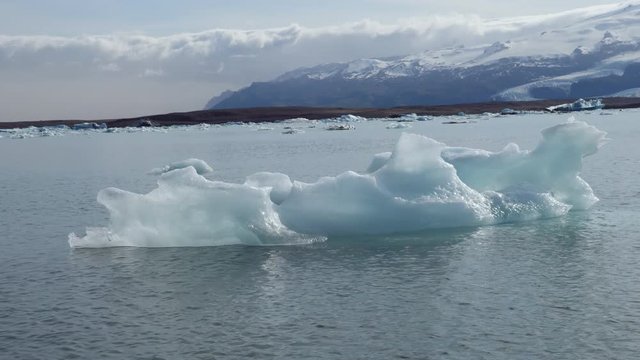 J&ouml;kuls&aacute;rl&oacute;n Geltscherlagune Island -Eisberg
