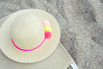 Fototapeta na wymiar Woman's hat on a sun bed 