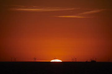Fototapeta premium Offshore Windpark Sonnenuntergang