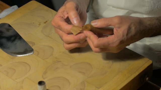 Creating and hand rolling cigar 1