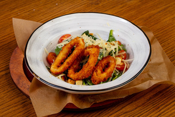 Salad with squid rings