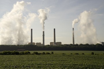 Obraz na płótnie Canvas tall smokestacks from power plants