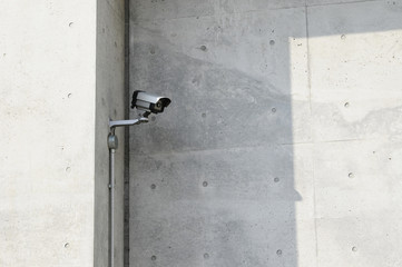 壁面の監視カメラ