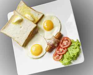 breakfast with eggs and bacon