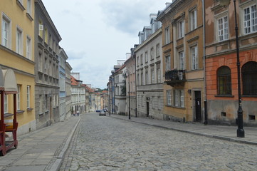 Fototapeta na wymiar Street in Warszawa old town