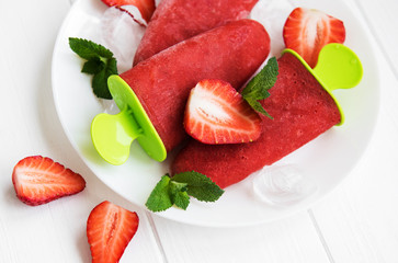 homemade strawberry ice cream