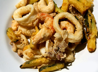 deep fry fish and battered vegetables