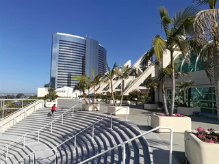 Photo sur Plexiglas construction de la ville Convention Center et bâtiments modernes à San Diego, États-Unis