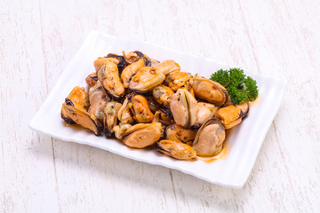 Pickled mussels in the bowl