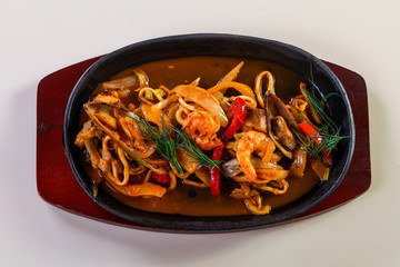Seafood pasta pan