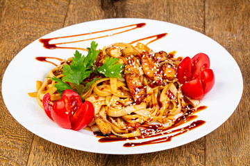 Wok noodle with chicken