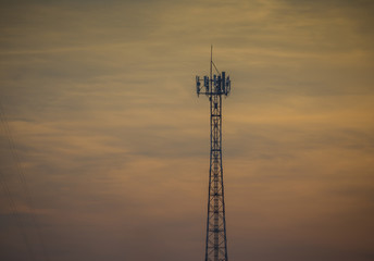 Obraz premium Telecommunication tower Antenna at sunrise