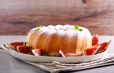 Ring cake with icing sugar served