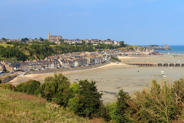 Fototapeta na wymiar Beautiful cityscape view of the skyline and beach at low tide of the city Cancale, France, in summer 