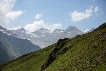 Obraz premium Photo of mountain slopes with vegetation and cloudy sky