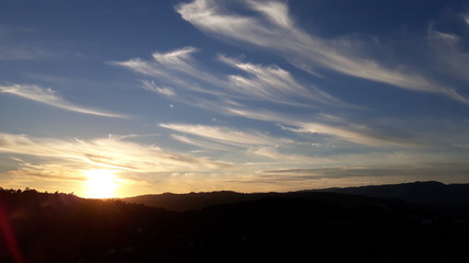 Pôr do sol na montanha