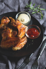 Chicken wings with sauce
