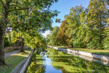 Looking along Pells Pond in Lewes with the reflections of trees in the water © lemanieh