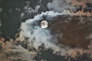 Luna tenebrosa © Pablo