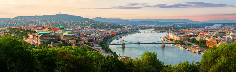 Sonnenuntergang im Sommer Budapest