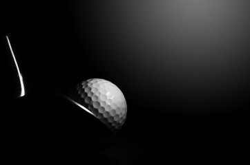 Golf balls and golf clubs to dark - obrazy, fototapety, plakaty
