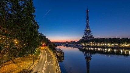 Obraz premium Eiffel Tower and the Seine river night to day timelapse, Paris, France